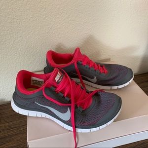 Like New NIKE Free 3.0 Gray and Pink, Women’s Sz 9